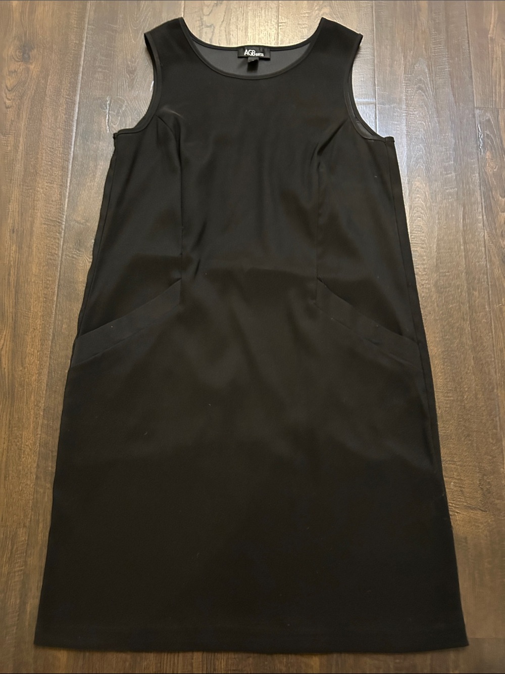 AGB Black Sleeveless Midi Shift Dress